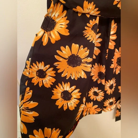 Women’s XS Sunflower Romper with Belt - Picture 3 of 5